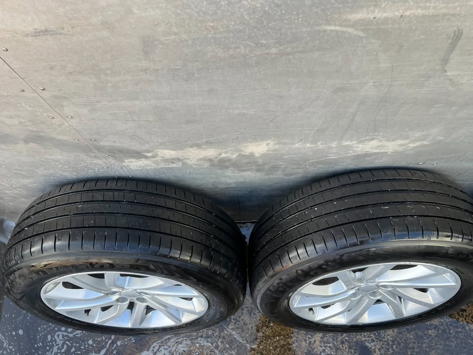 Land Rover Discovery Sport 18" Alloy Wheels with Tyres