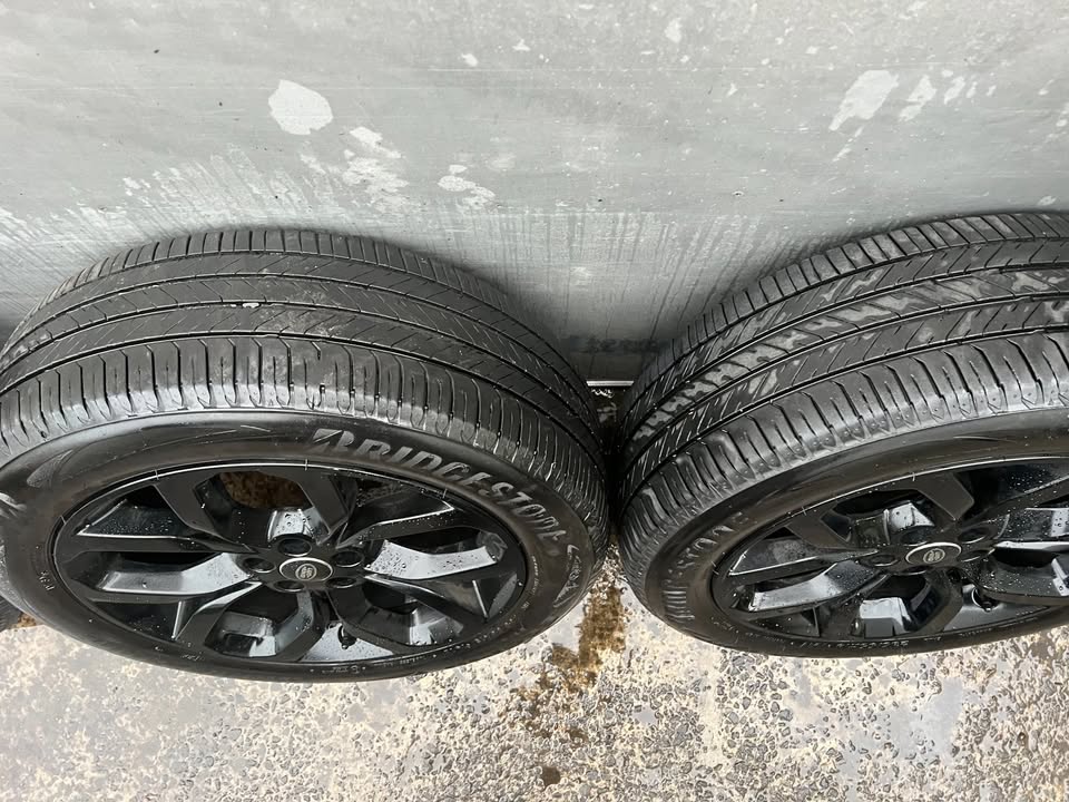 Land Rover Discovery Sport 19" Alloy Wheels with Tyres
