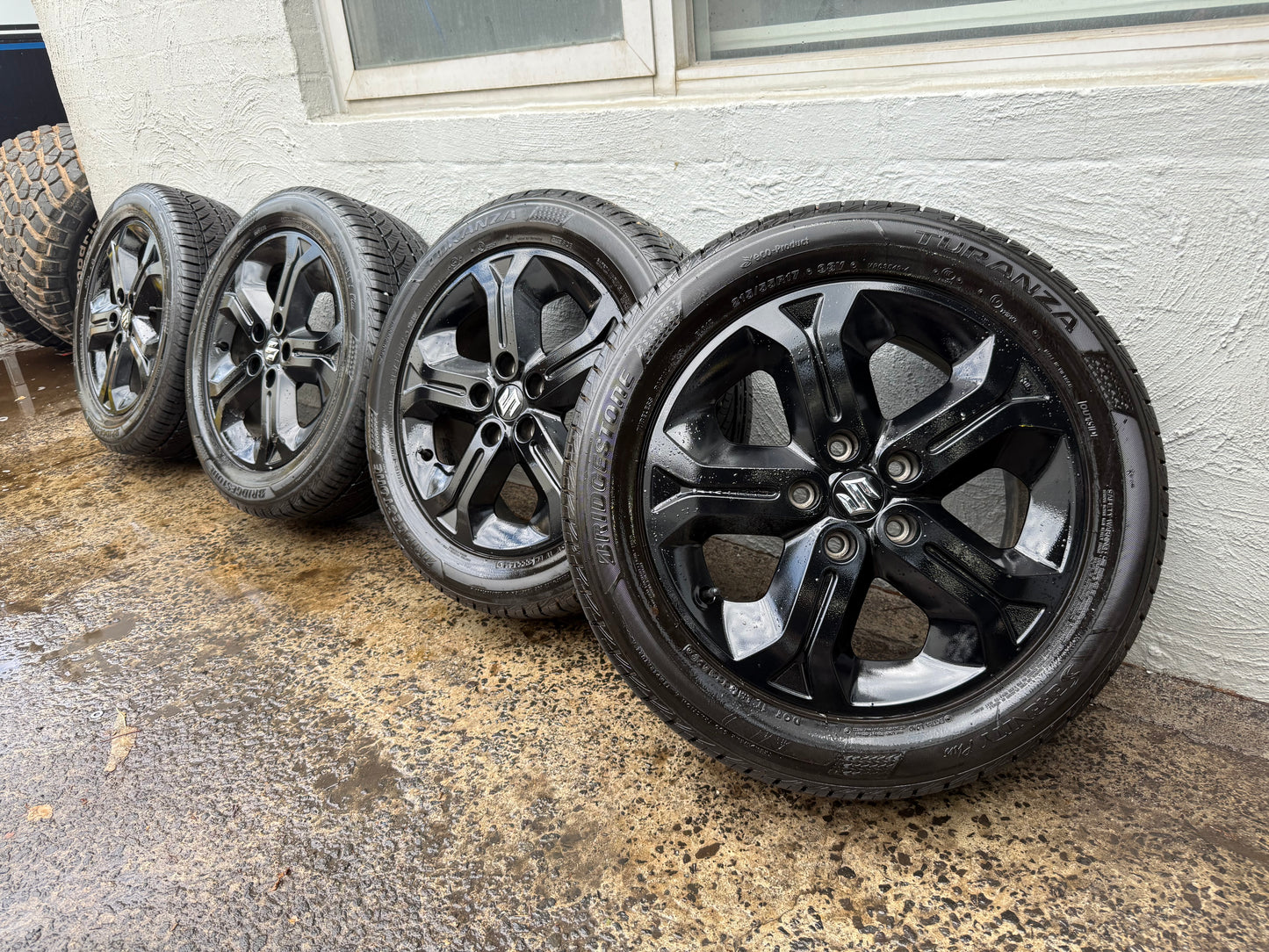 Suzuki Vitara 17” Alloy Wheels with Excellent Bridgestone Tyres