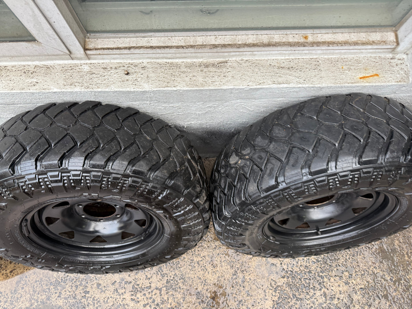 Maxxis Razr 32” M/T Tyres on 6 Stud Rims