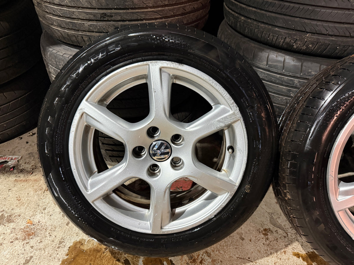 Volkswagen Polo 15” Alloy Wheels with Excellent Tyres
