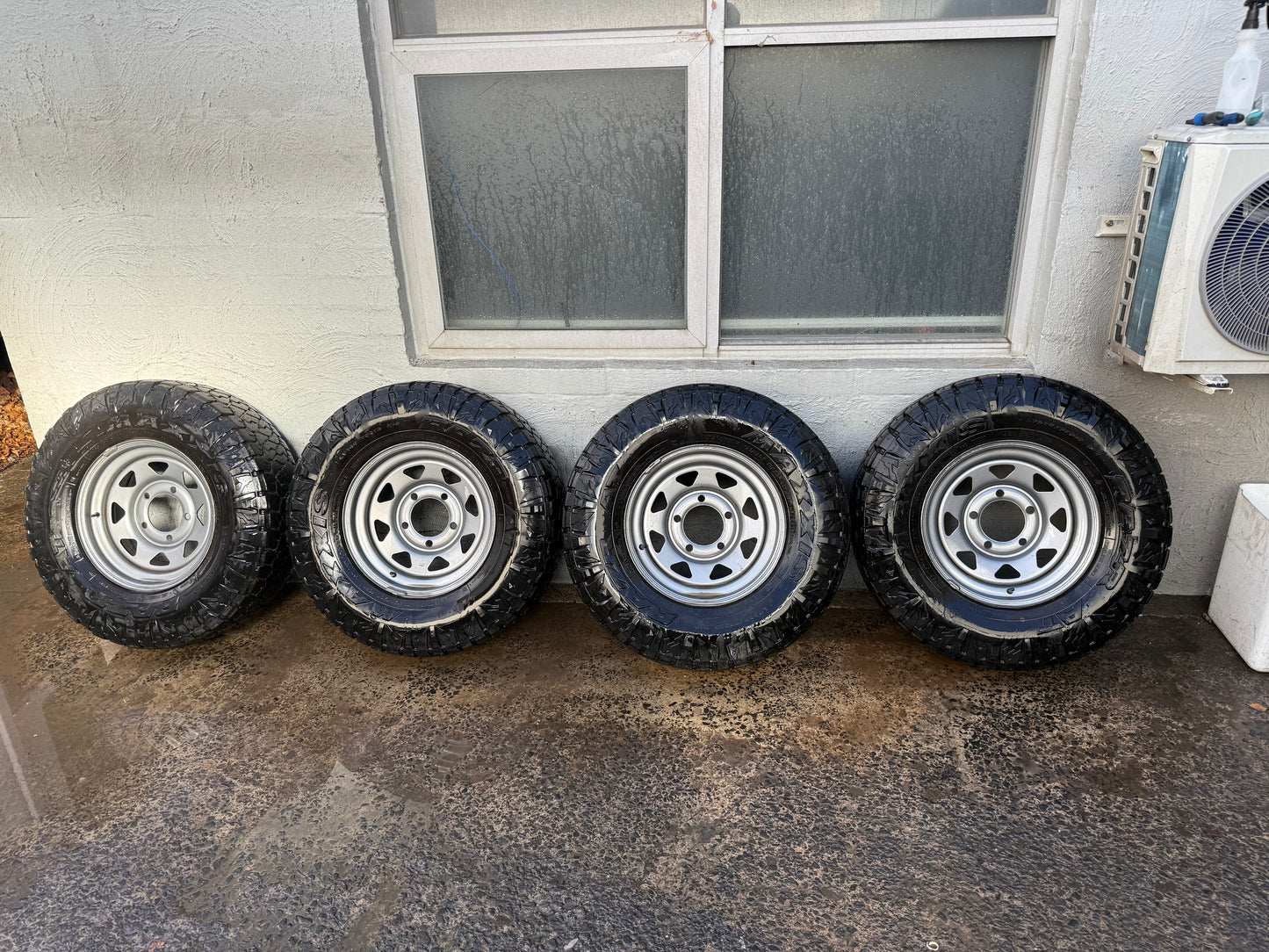Maxxis Razr 32” A/T Tyres on 5 Stud Steel Rims