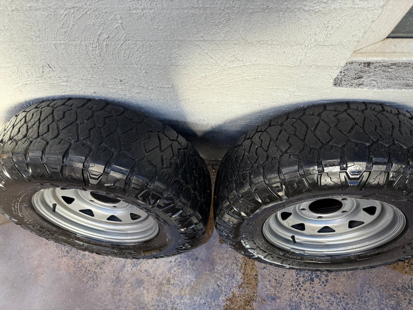 Maxxis Razr 32” A/T Tyres on 5 Stud Steel Rims