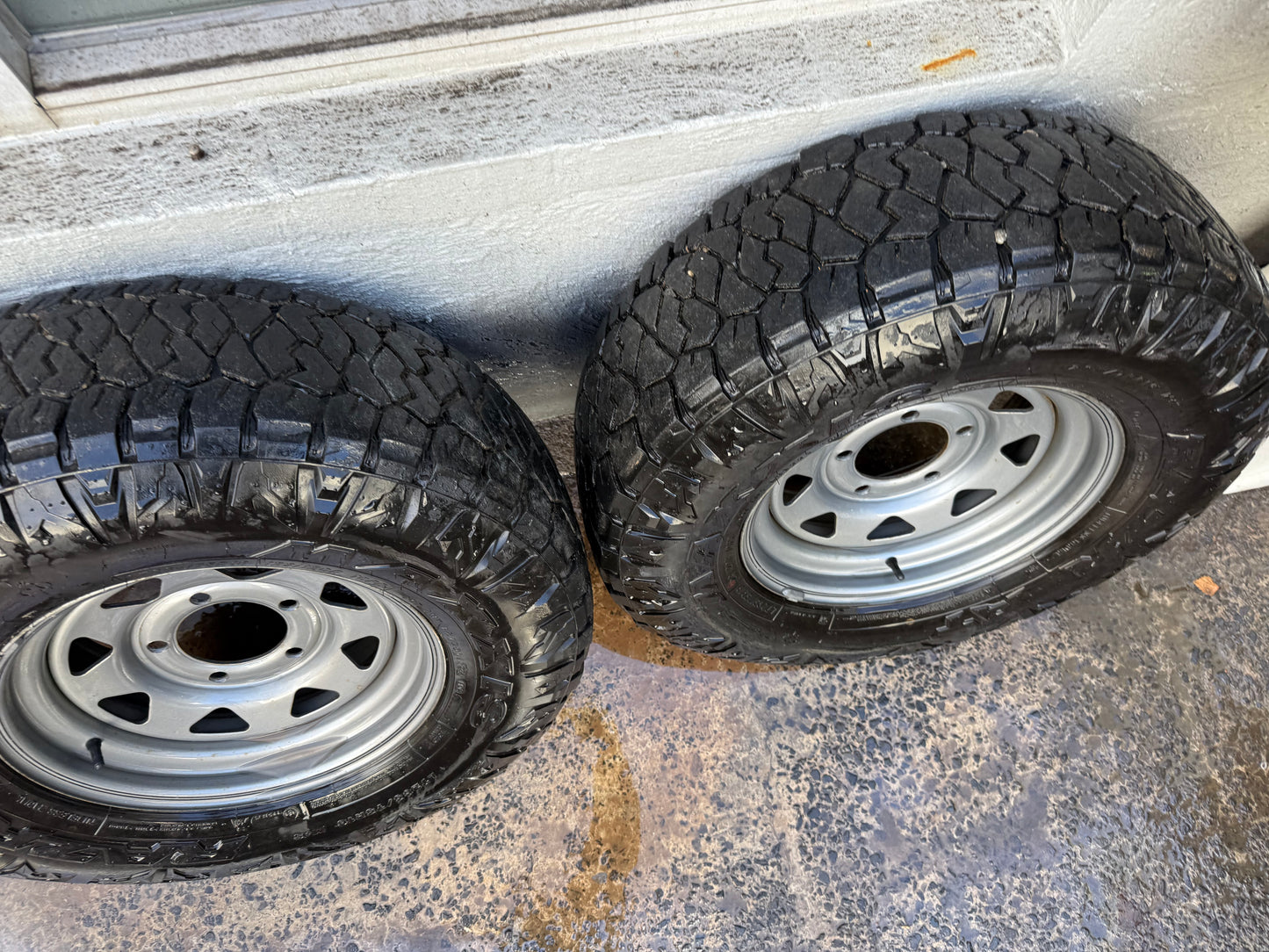 Maxxis Razr 32” A/T Tyres on 5 Stud Steel Rims