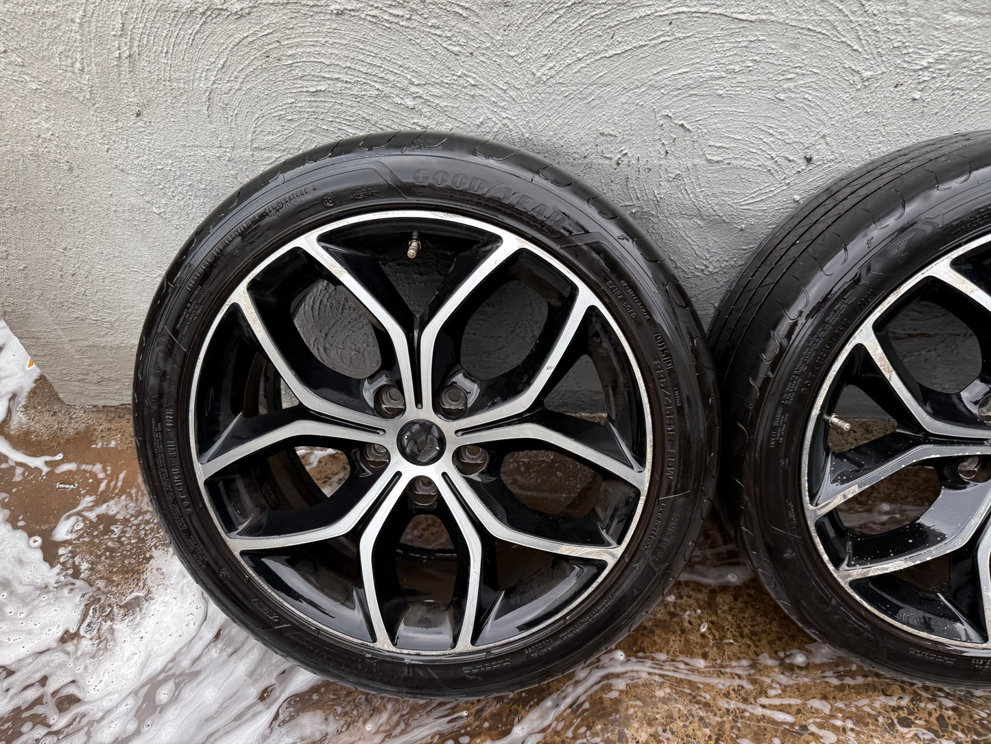 Renault SM3 18” Alloy Wheels with Good Tyres