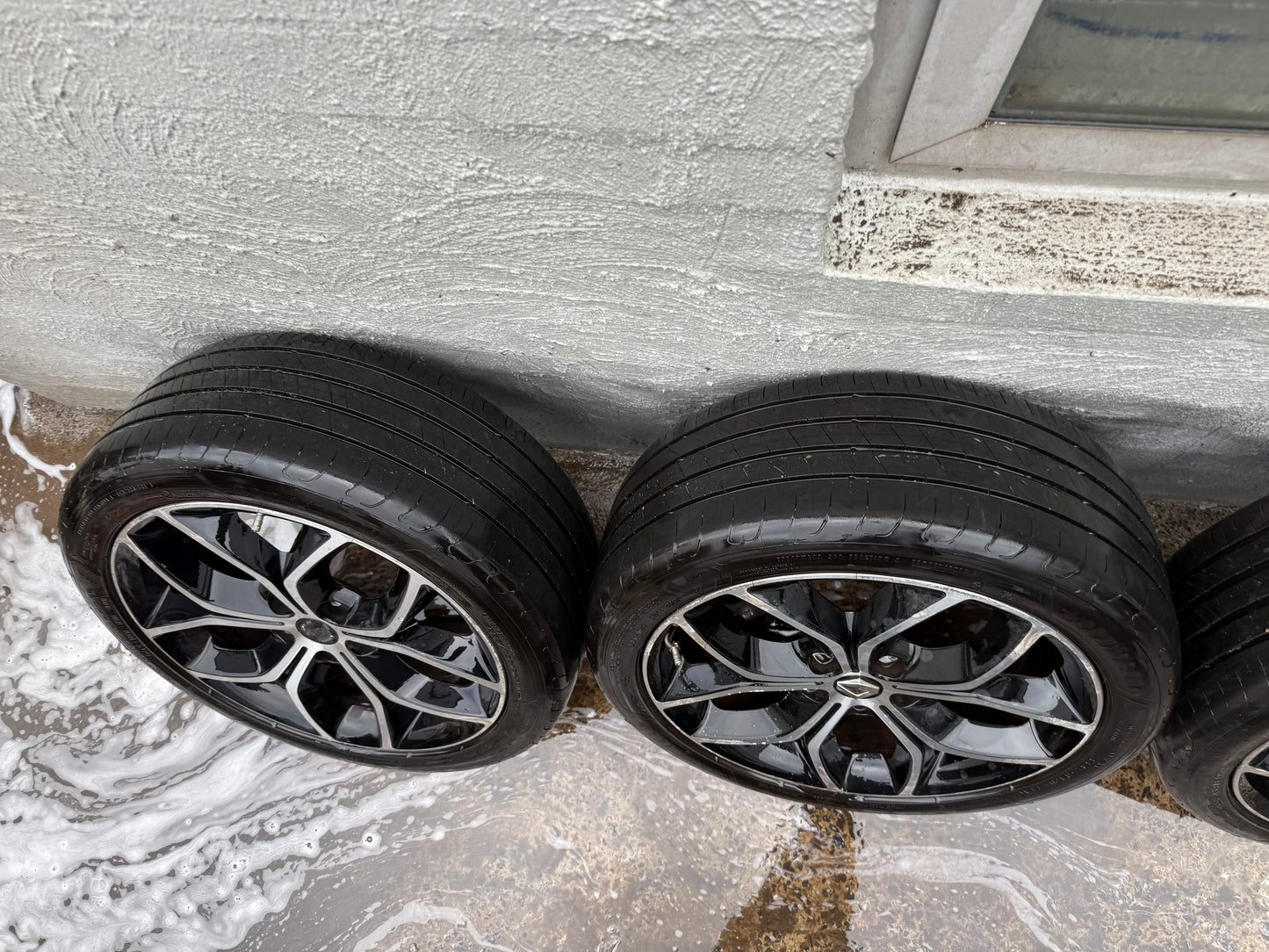 Renault SM3 18” Alloy Wheels with Good Tyres
