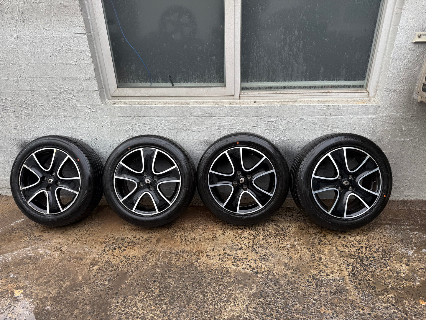 Renault Clio 4 Stud 16” Alloy Wheels with Like New Tyres