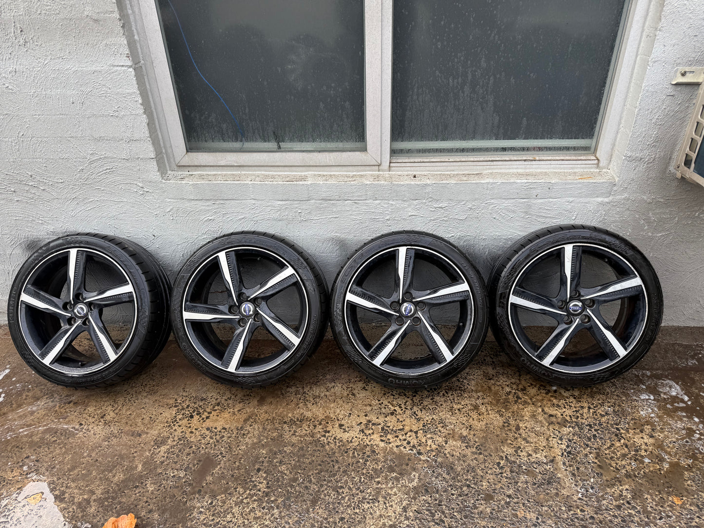 Volvo V40 V60 18” Alloy Wheels with Very Good Tyres