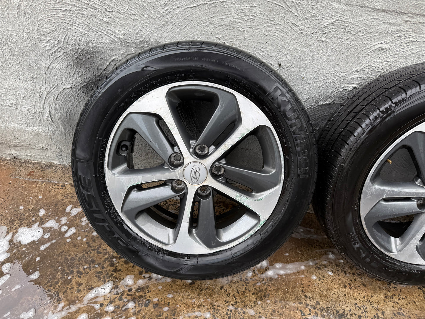 Hyundai i30 16” Alloy Wheels with Tyre