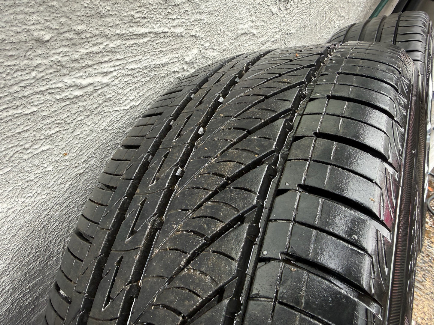 Honda CR-V 17” Alloy Wheels with Excellent Tyres