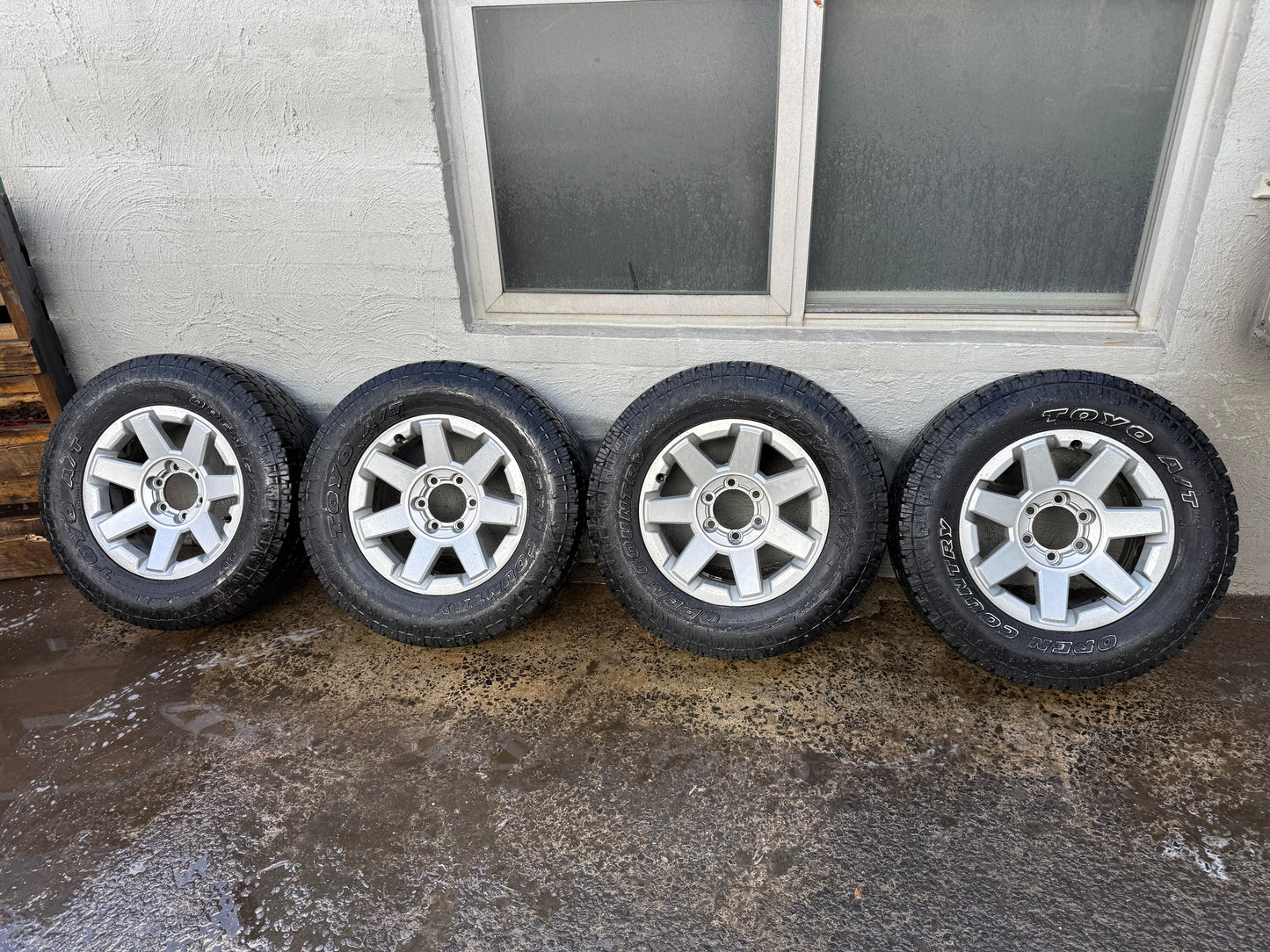 Toyota FJ Cruiser 17” Alloy Wheels with Excellent Tyres