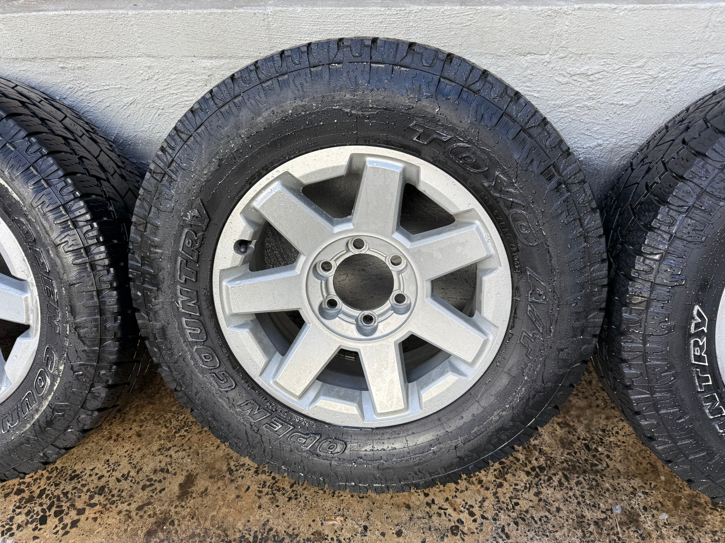 Toyota FJ Cruiser 17” Alloy Wheels with Excellent Tyres