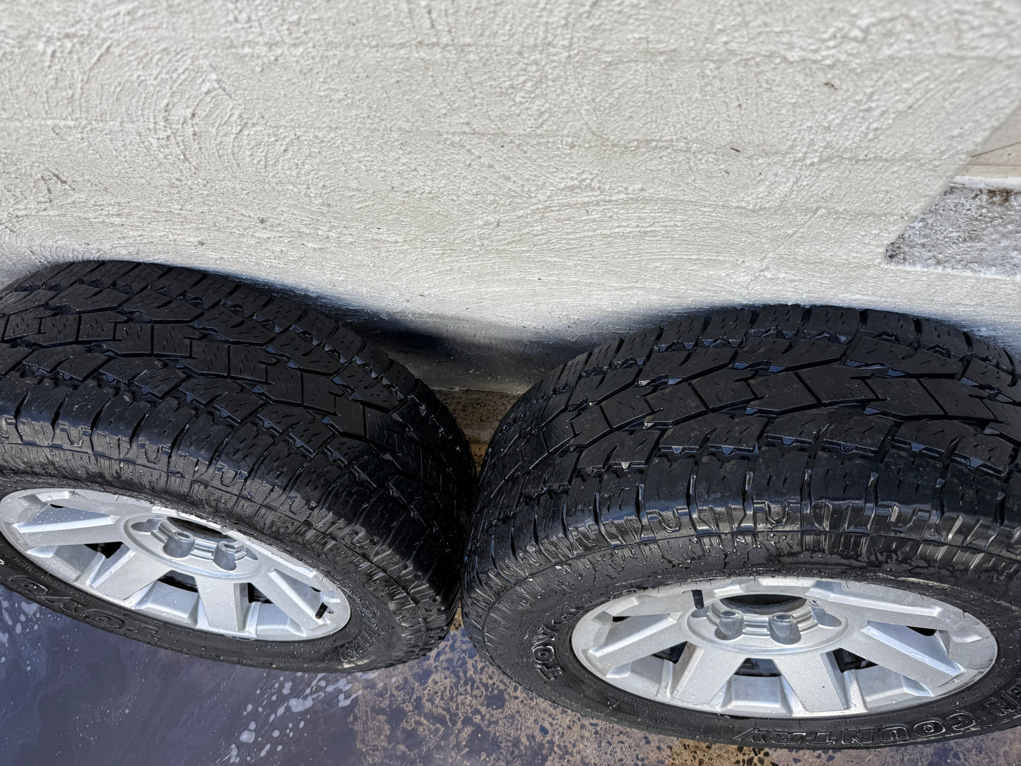 Toyota FJ Cruiser 17” Alloy Wheels with Excellent Tyres