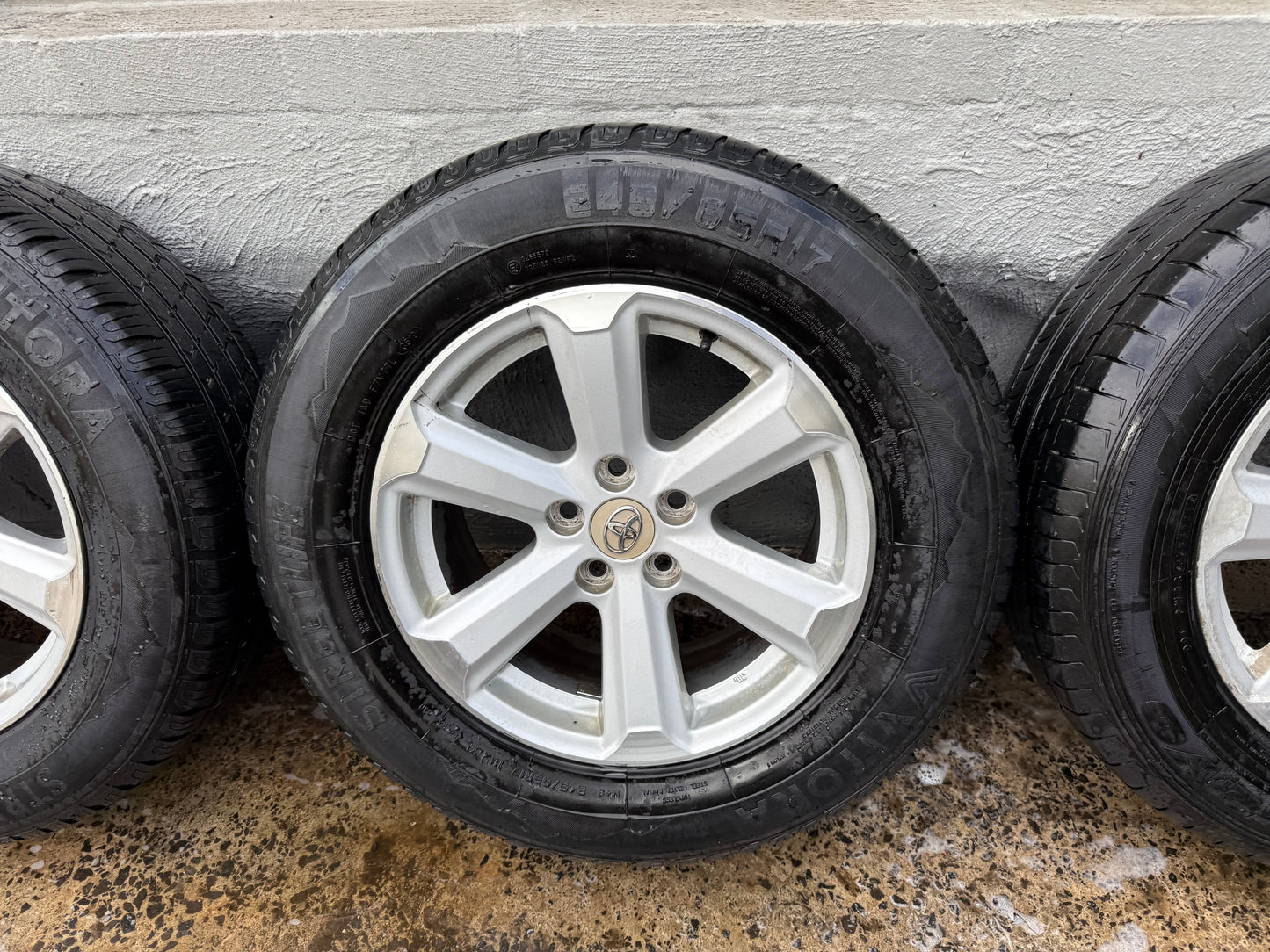 Toyota Kluger 17” Alloy Wheels with Very Good Tyres