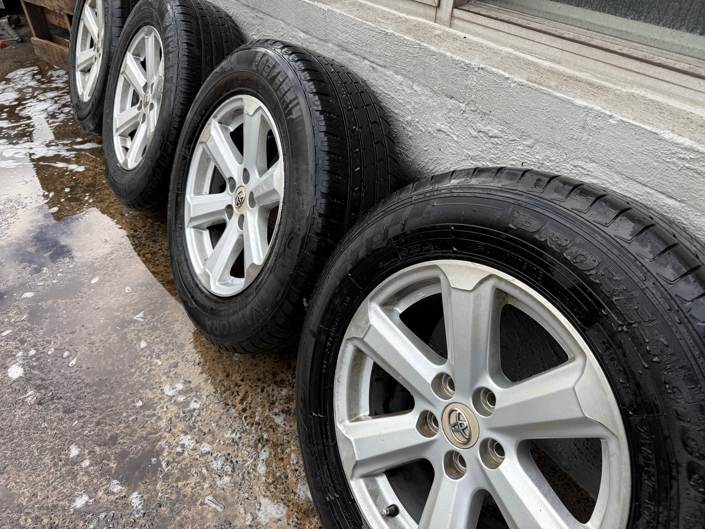 Toyota Kluger 17” Alloy Wheels with Very Good Tyres