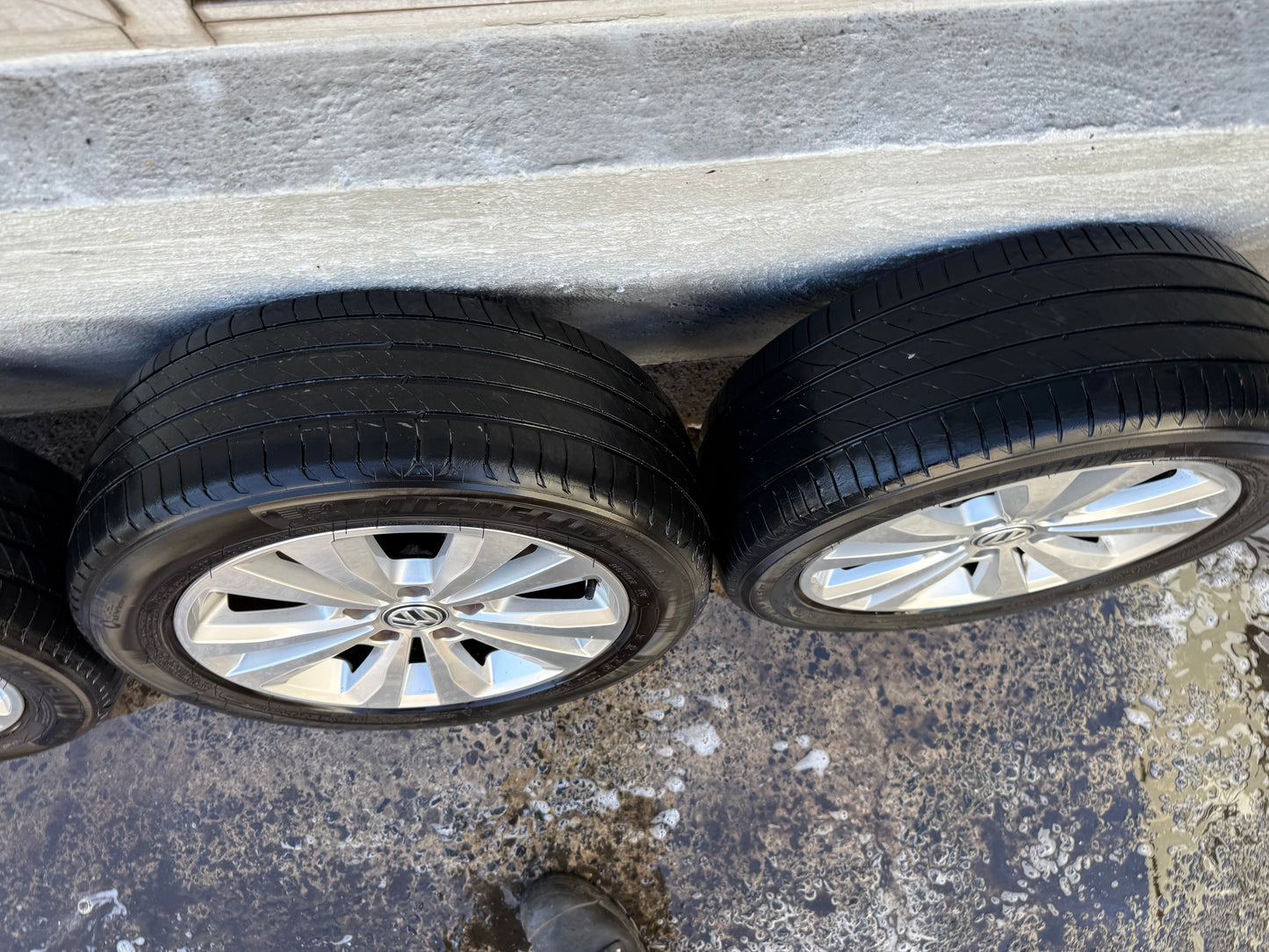 Volkswagen Golf 16” Alloy Wheels with Good Tyres