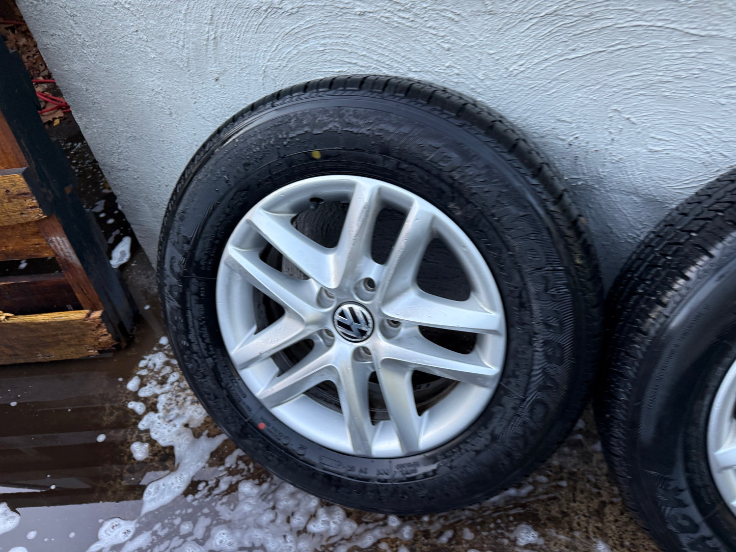 Volkswagen Tiguan 16” Alloy Wheels with Good Tyres