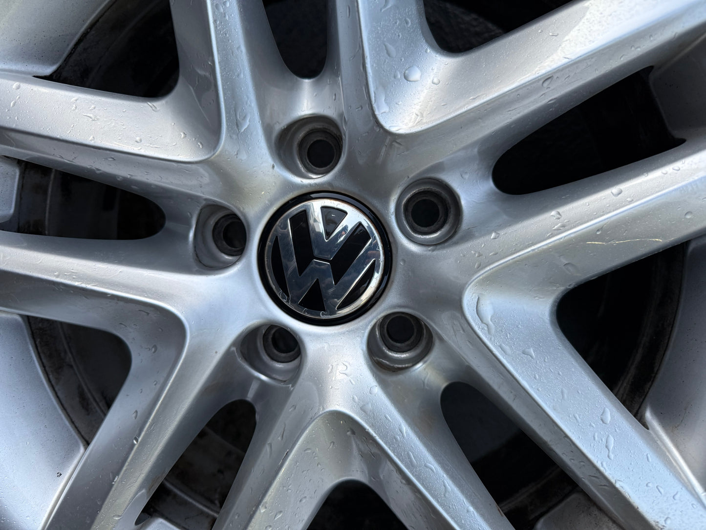 Volkswagen Tiguan 16” Alloy Wheels with Good Tyres
