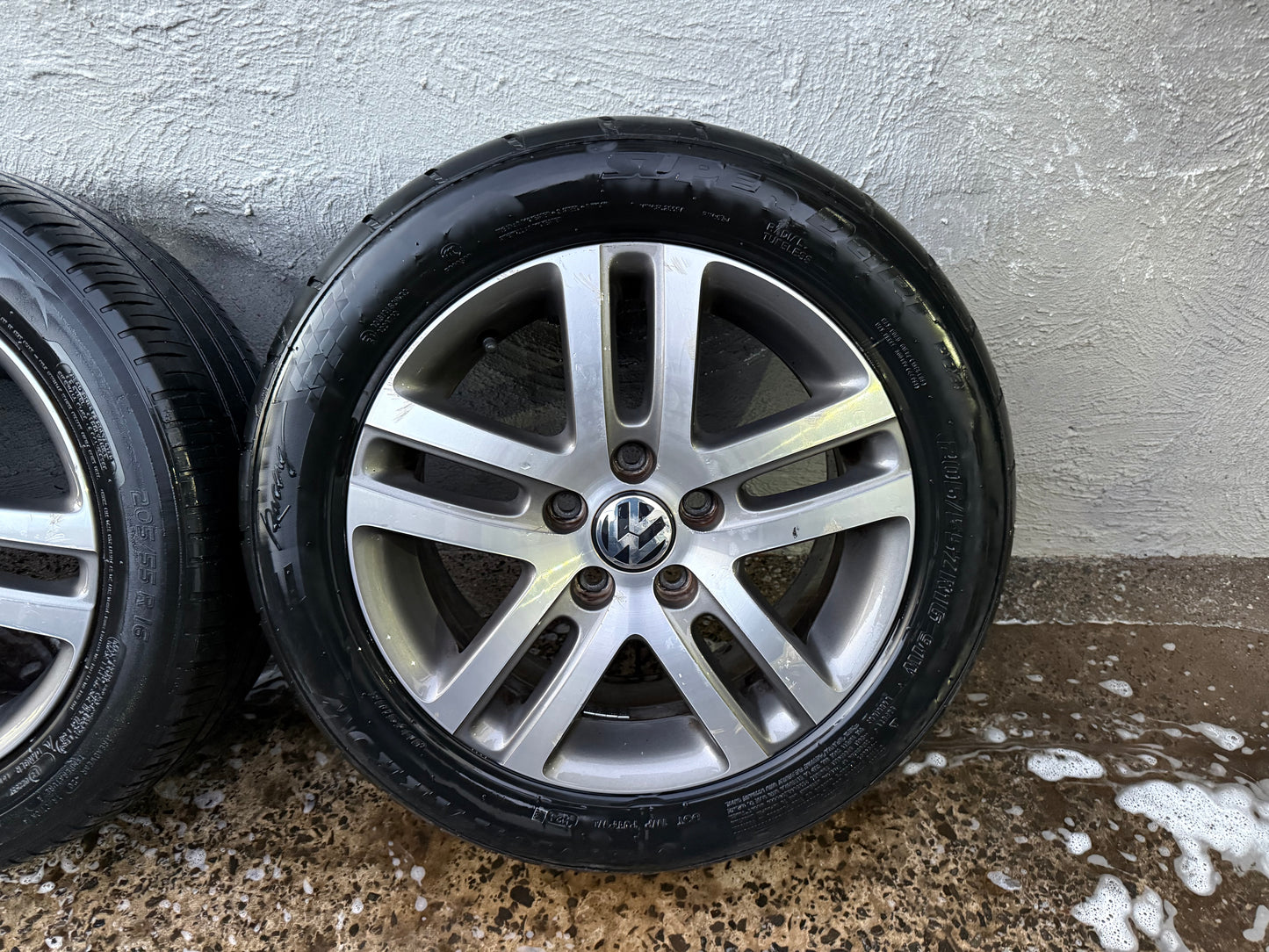 Volkswagen Tiguan 16” Alloy Wheels with Good Tyres