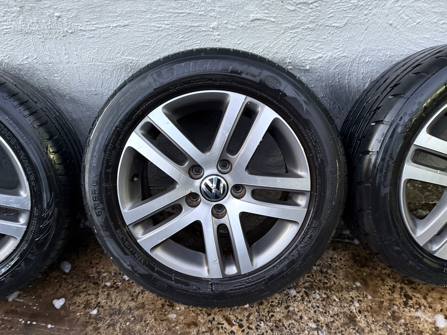 Volkswagen Tiguan 16” Alloy Wheels with Good Tyres