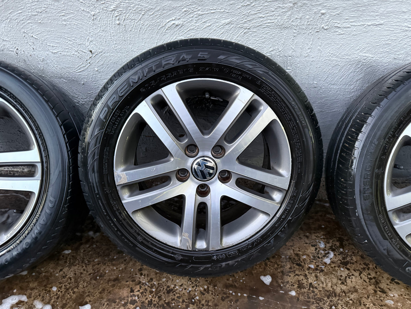 Volkswagen Tiguan 16” Alloy Wheels with Good Tyres
