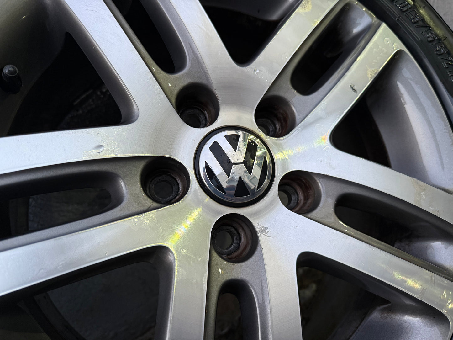 Volkswagen Tiguan 16” Alloy Wheels with Good Tyres