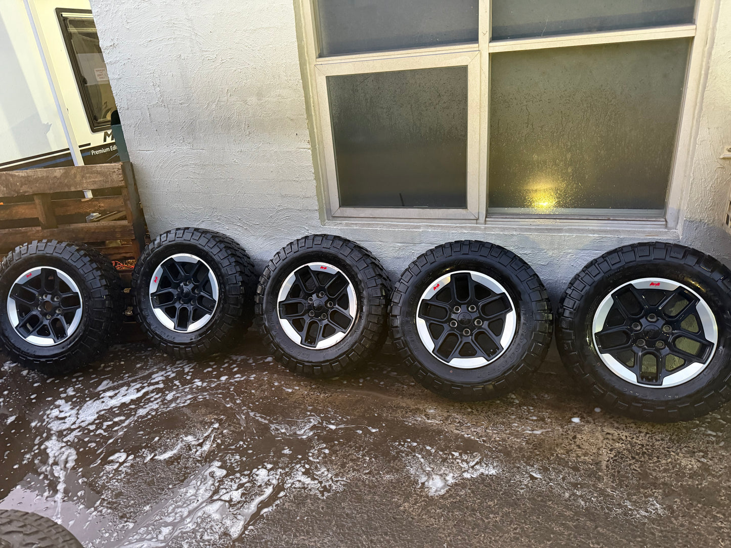 Jeep Gladiator/Rubicon/Wrangler 17” Alloy Wheels with Very Good Tyres Set of 5