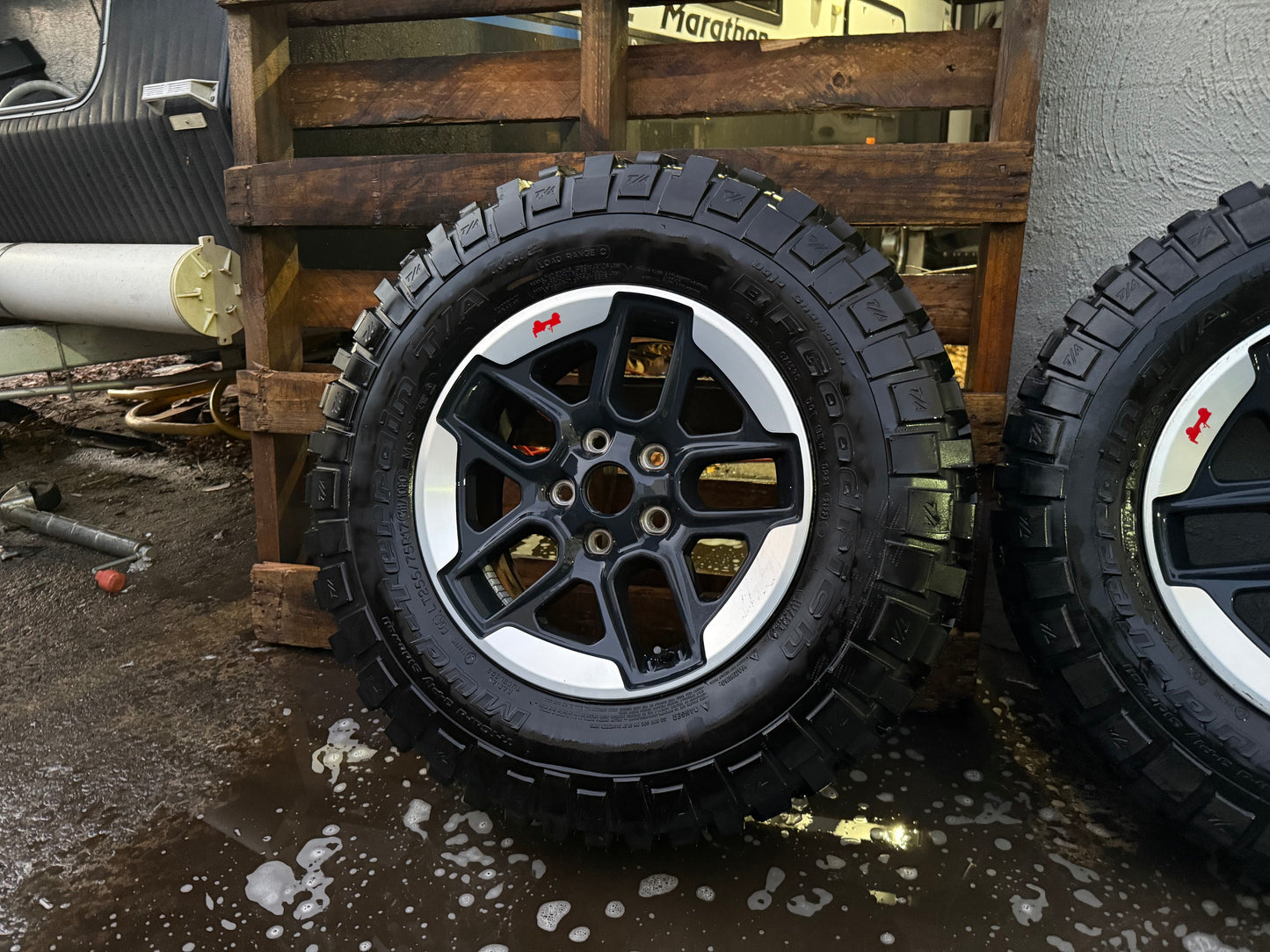 Jeep Gladiator/Rubicon/Wrangler 17” Alloy Wheels with Very Good Tyres Set of 5