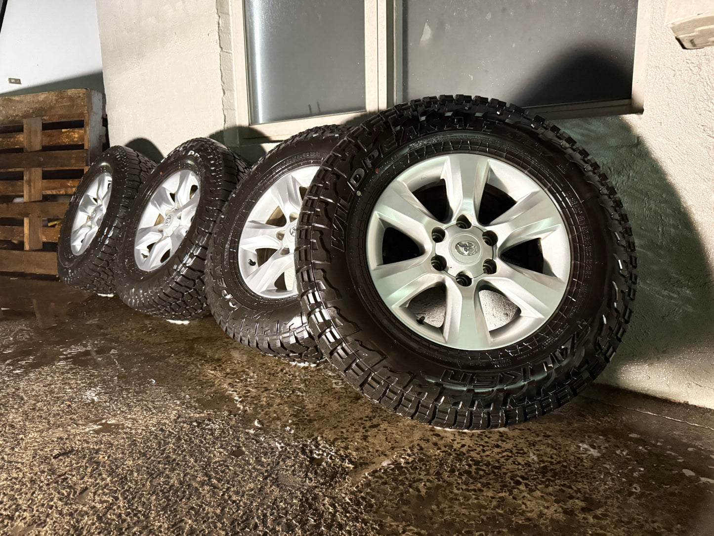 Toyota Prado/Hilux 17” Alloy Wheels with Very Good Tyres