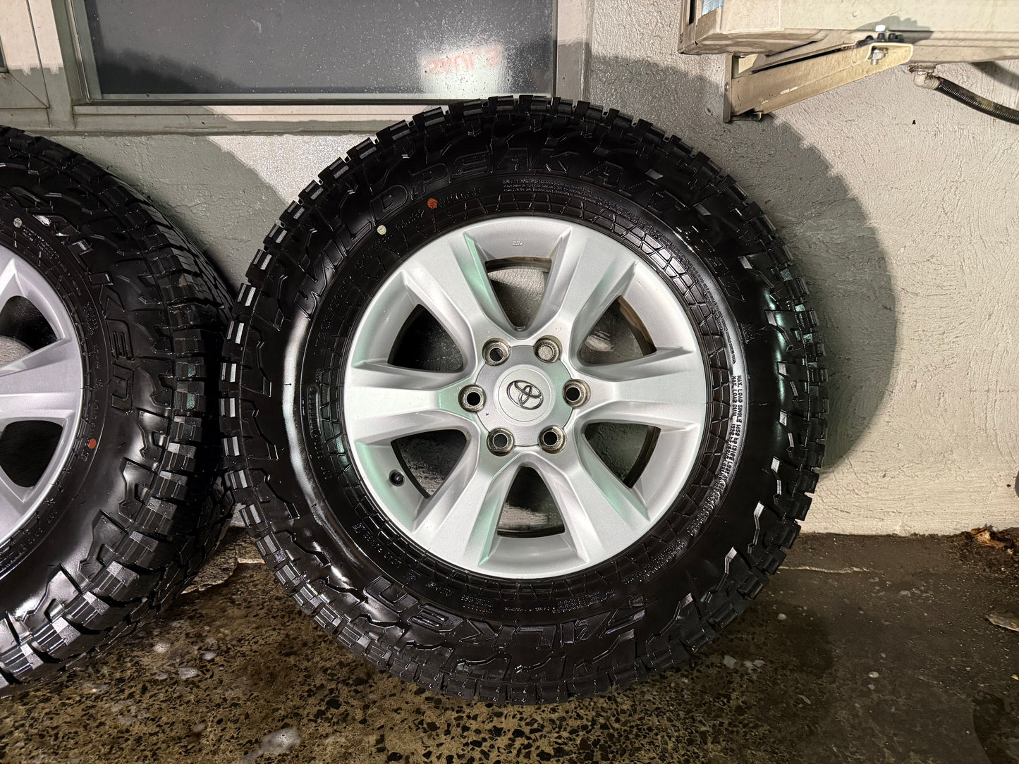 Toyota Prado/Hilux 17” Alloy Wheels with Very Good Tyres