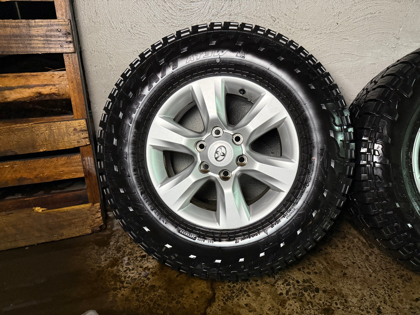 Toyota Prado/Hilux 17” Alloy Wheels with Very Good Tyres