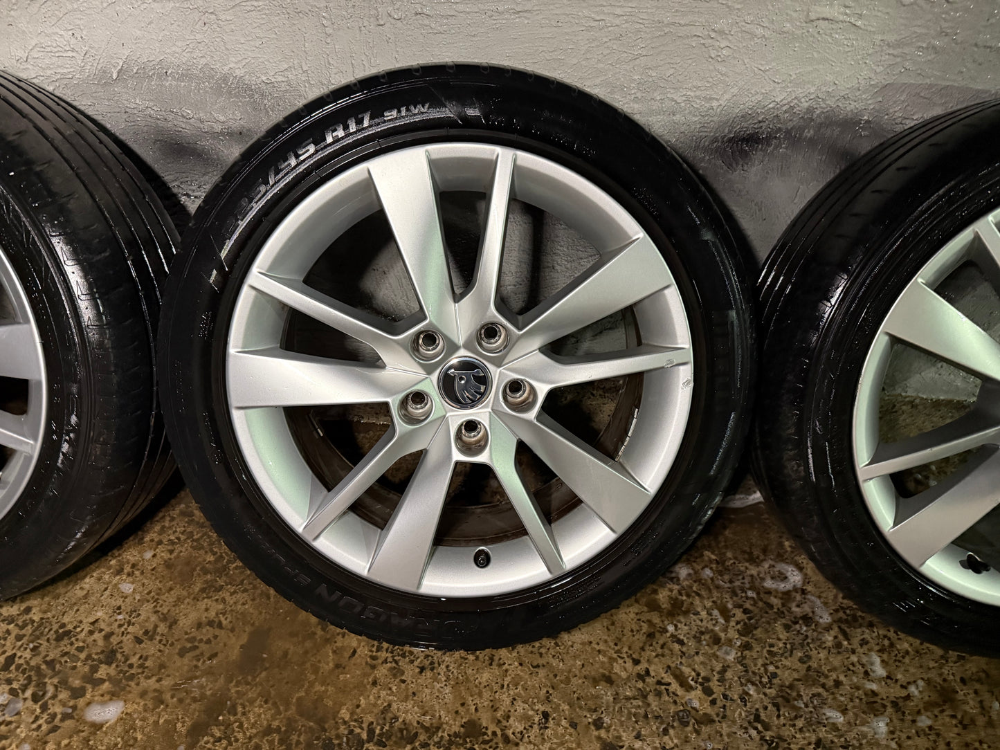 Skoda Octavia 17” Alloy Wheels with Good Tyres
