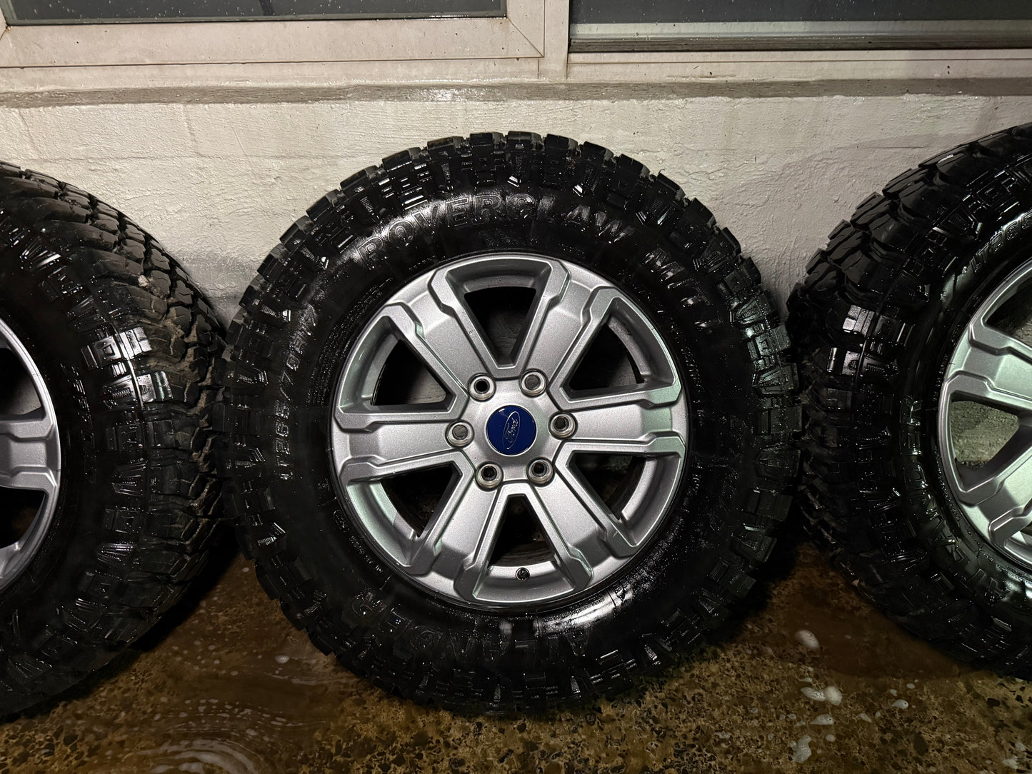 Ford Ranger 17” Alloy Wheels with 32” Mud Tyres