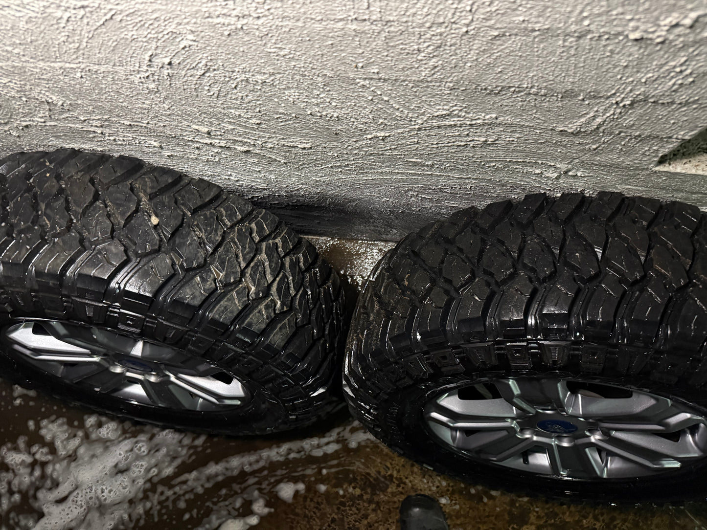 Ford Ranger 17” Alloy Wheels with 32” Mud Tyres