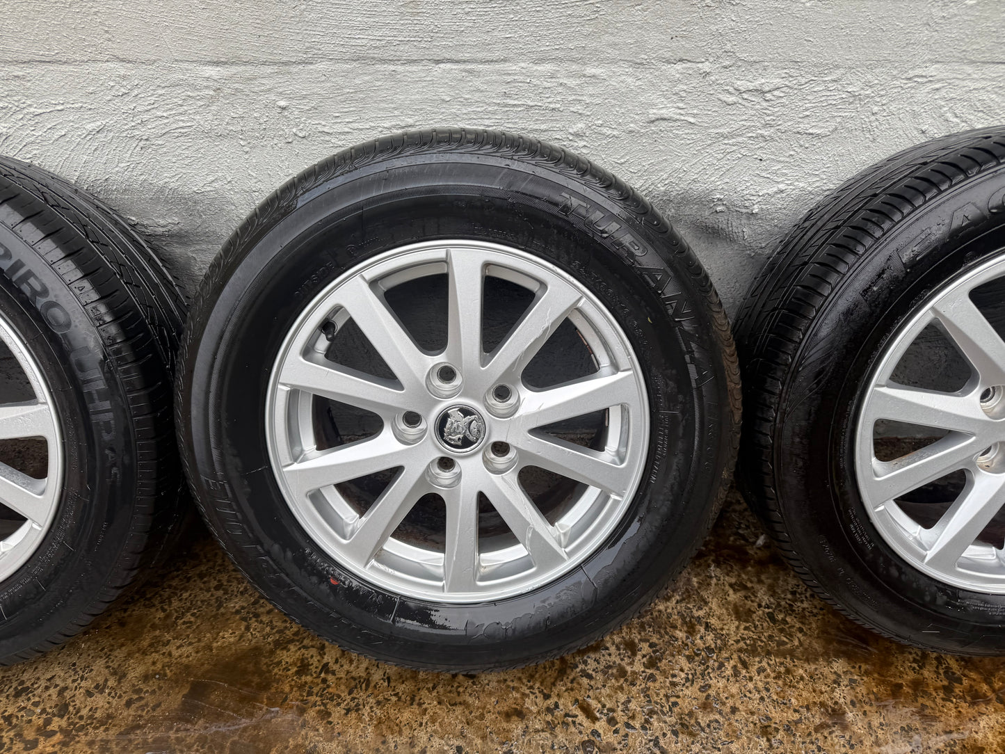 Holden Commodore VE/VF 16” Alloy Wheels with Excellent Tyres