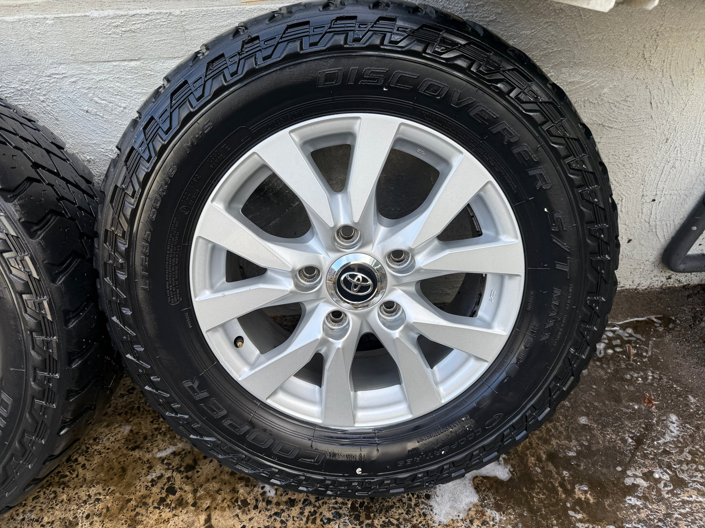 Toyota Landcruiser 18” 200 Series Sahara Alloy Wheels with Cooper Tyres