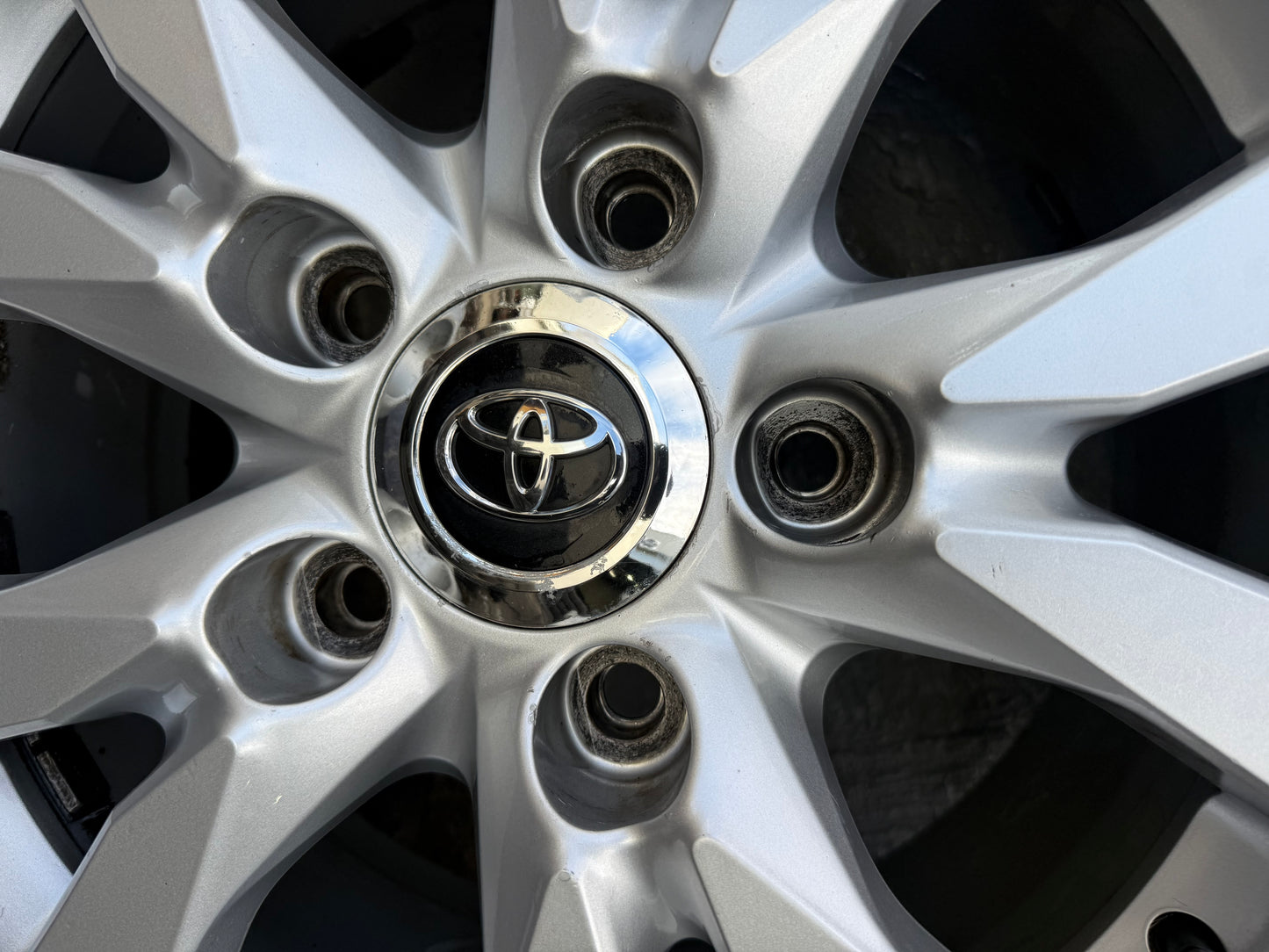 Toyota Landcruiser 18” 200 Series Sahara Alloy Wheels with Cooper Tyres