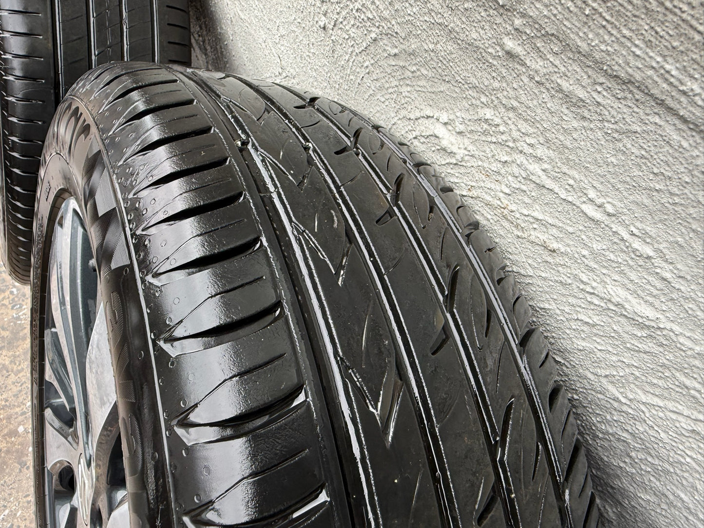 Suzuki SX4 S-Cross 17” Alloy Wheels with Good Tyres