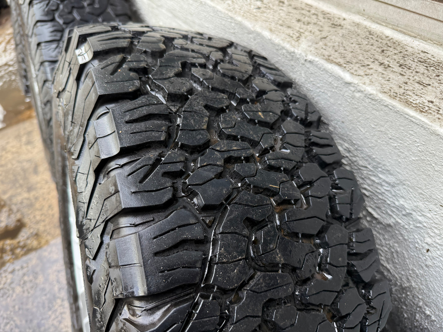Toyota Landcruiser 200 Series Sahara 17” Alloy Wheels with Good Tyres