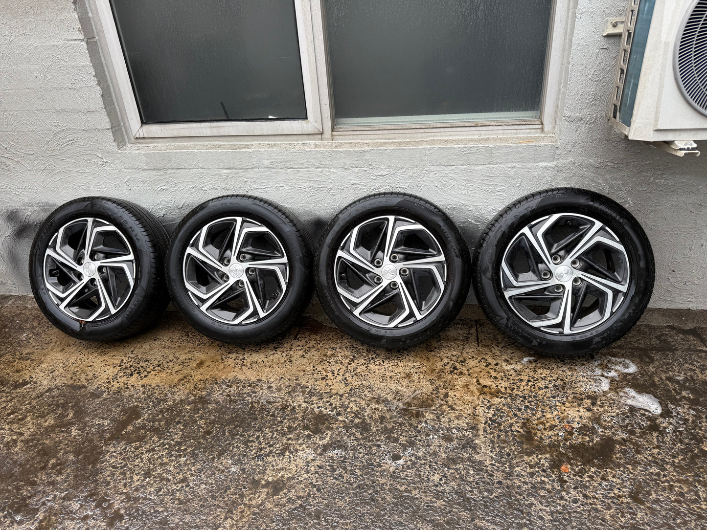 Hyundai i30 16” Alloy Wheels with Very Good Tyres