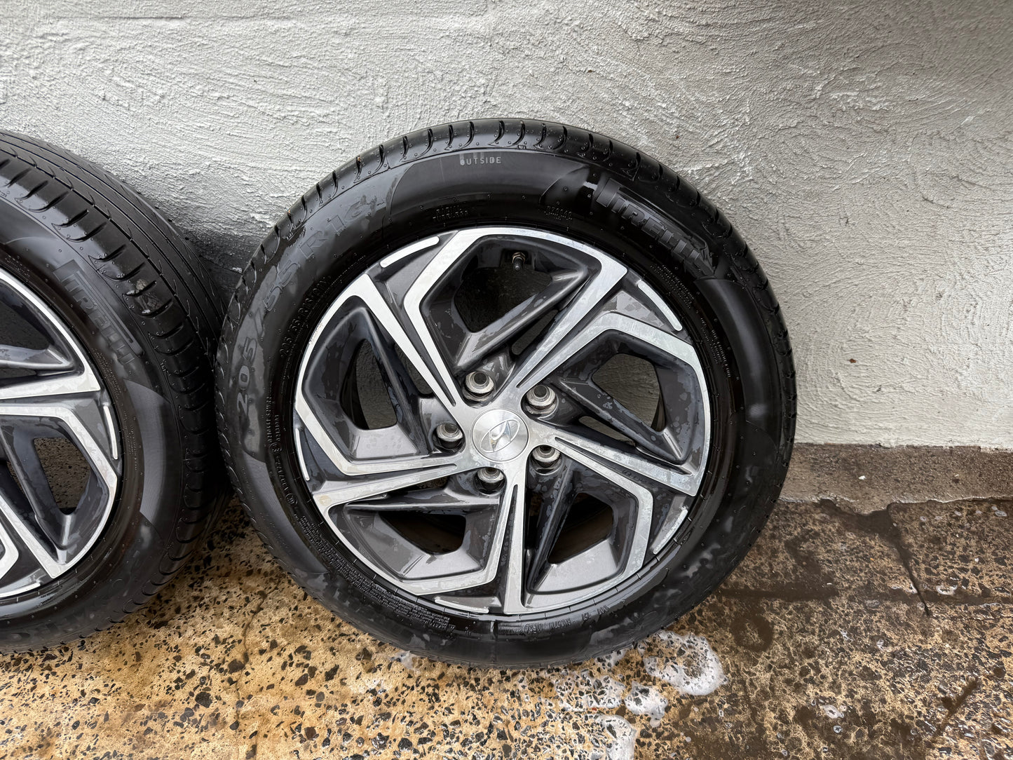 Hyundai i30 16” Alloy Wheels with Very Good Tyres