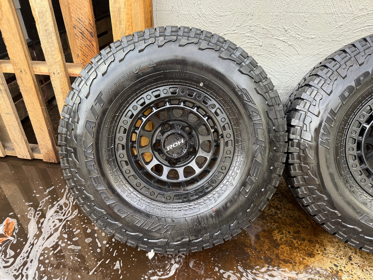 ROH Assault 16” Alloy Wheels with 35” Wildpeak A/T Tyres