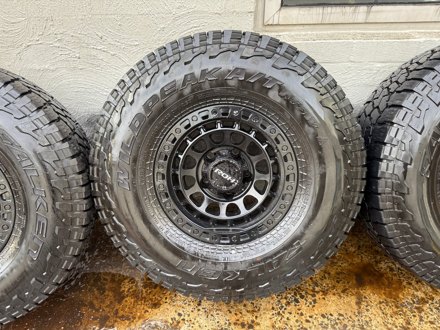 ROH Assault 16” Alloy Wheels with 35” Wildpeak A/T Tyres
