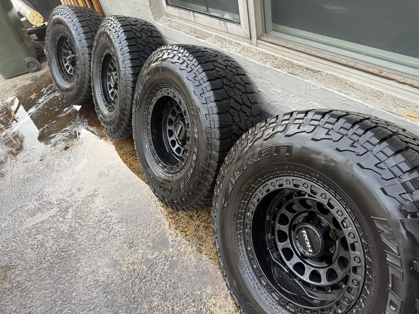 ROH Assault 16” Alloy Wheels with 35” Wildpeak A/T Tyres