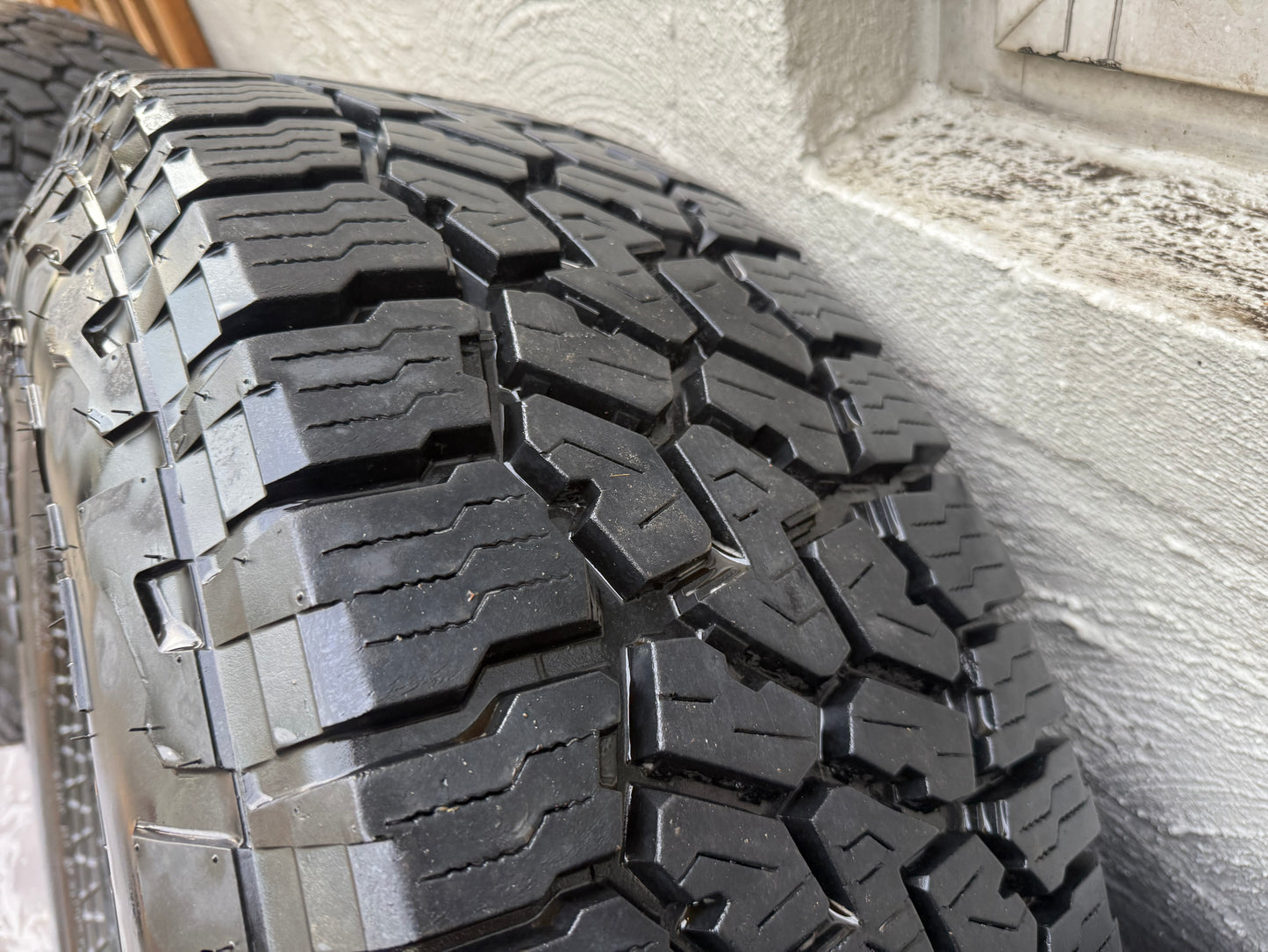 ROH Assault 16” Alloy Wheels with 35” Wildpeak A/T Tyres
