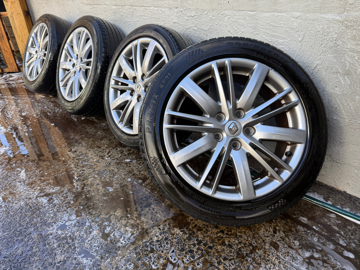 Renault Megane 17” Alloy Wheels with Tyres