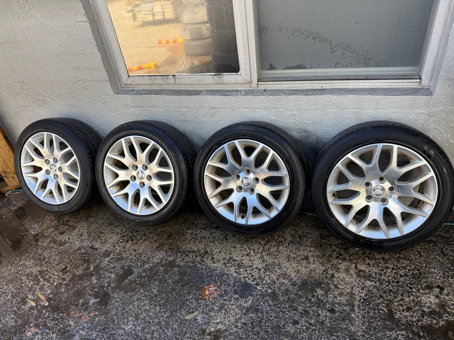 Holden Commodore VE International 18” Alloy Wheels with Good Tyres