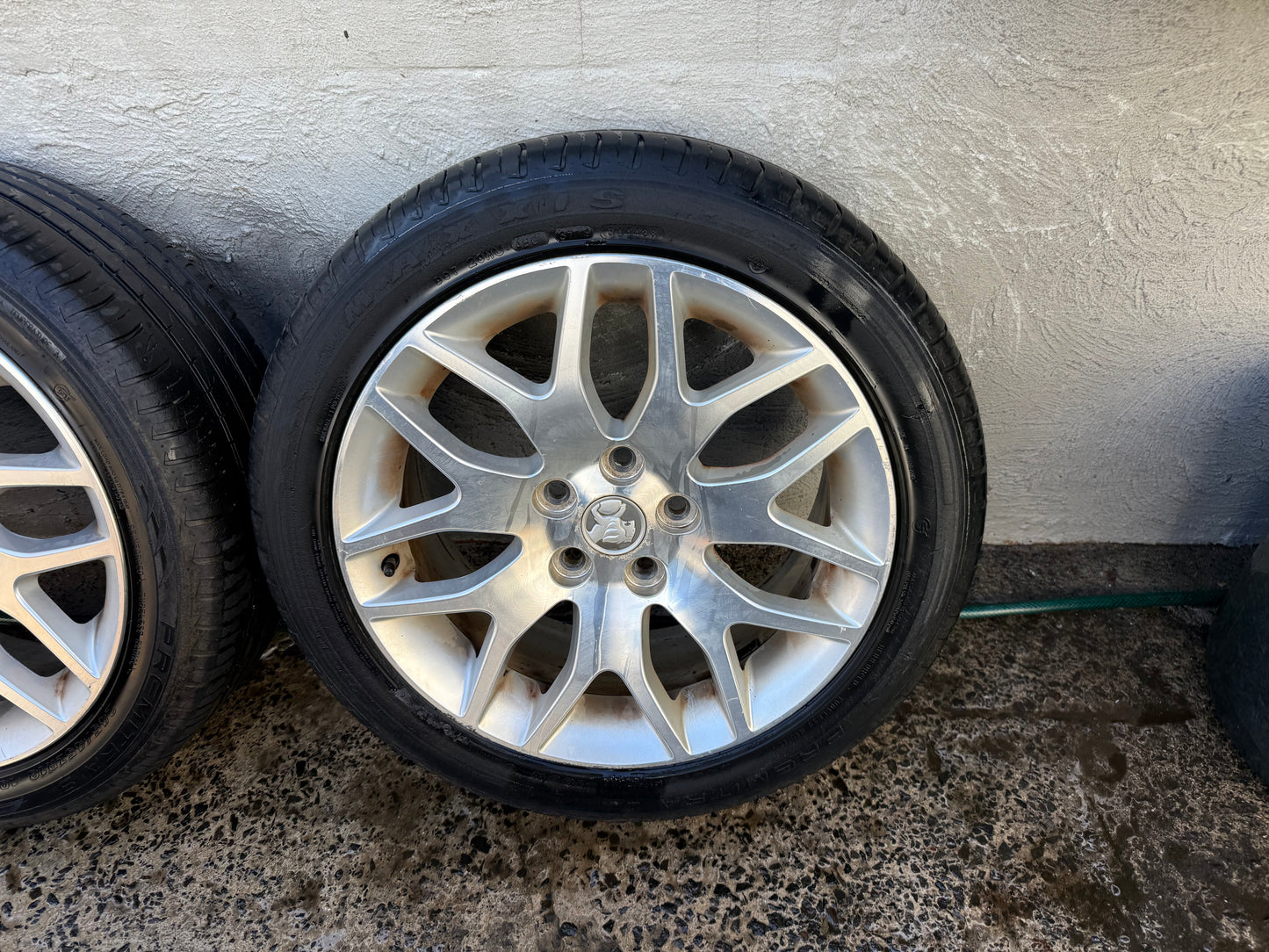 Holden Commodore VE International 18” Alloy Wheels with Good Tyres