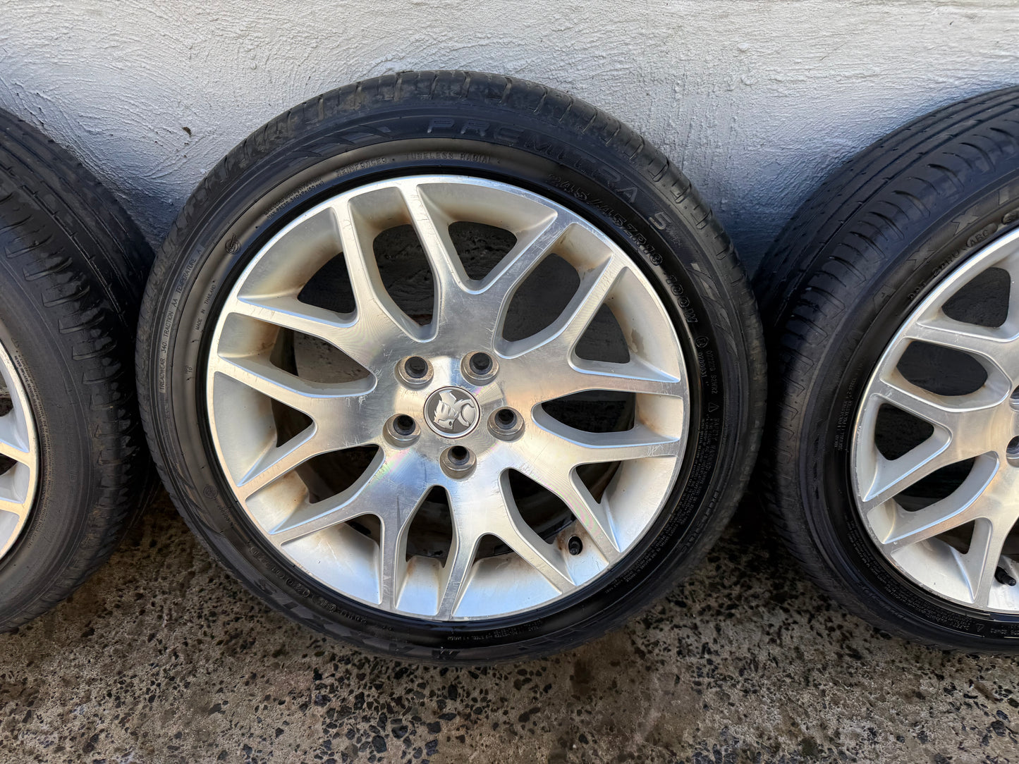 Holden Commodore VE International 18” Alloy Wheels with Good Tyres
