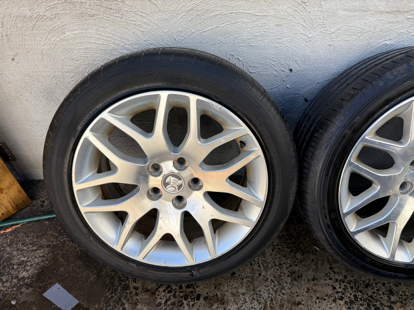 Holden Commodore VE International 18” Alloy Wheels with Good Tyres